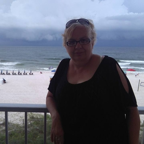 Meet your Posher, Debbie - Picture 1 of 1